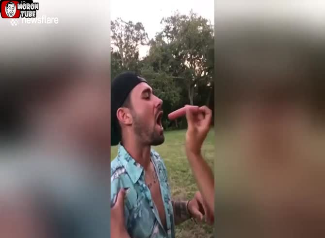 Video :A sausage is swallowed by a deep throat all at once!